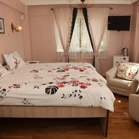 לינה וארוחת בוקר Yesim Suites