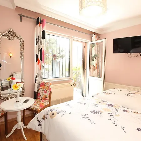 לינה וארוחת בוקר Yesim Suites 3*