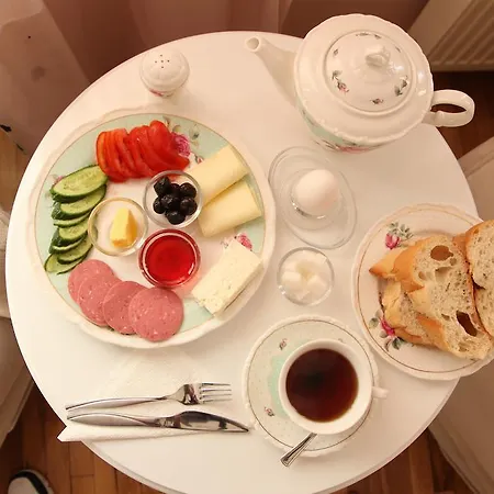 Yesim Suites לינה וארוחת בוקר