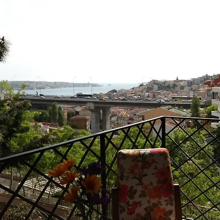 לינה וארוחת בוקר Yesim Suites