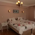Yesim Suites Bed & Breakfast 3*