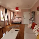 Yesim Suites Bed & Breakfast 3*