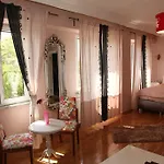 Bed & Breakfast Yesim Suites