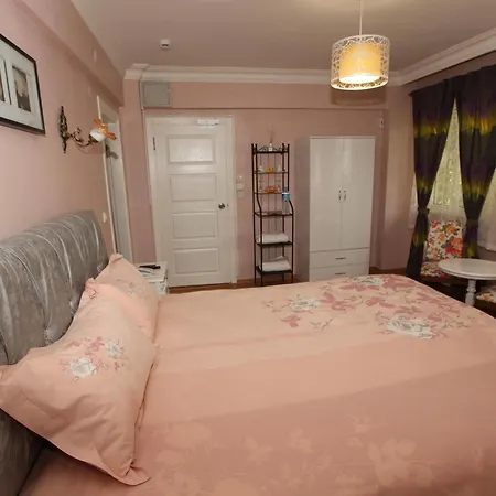 לינה וארוחת בוקר Yesim Suites 3*