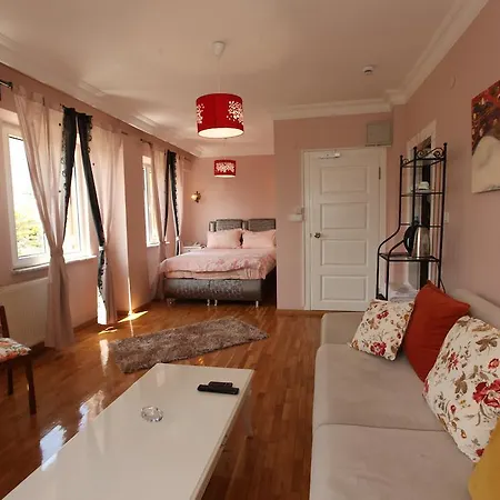 Yesim Suites Bed & Breakfast 3*