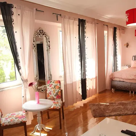 ベッド・アンド・ブレックファスト Yesim Suites 3*