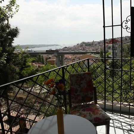 Yesim Suites Bed & Breakfast 3*