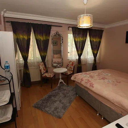 Yesim Suites Bed & Breakfast 3*